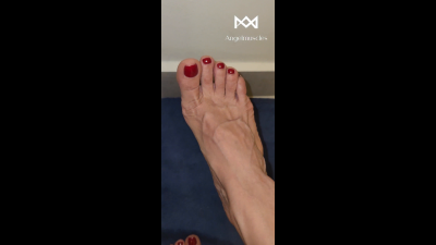 Goddess Feet & Veins - A Foot Lover's Dream