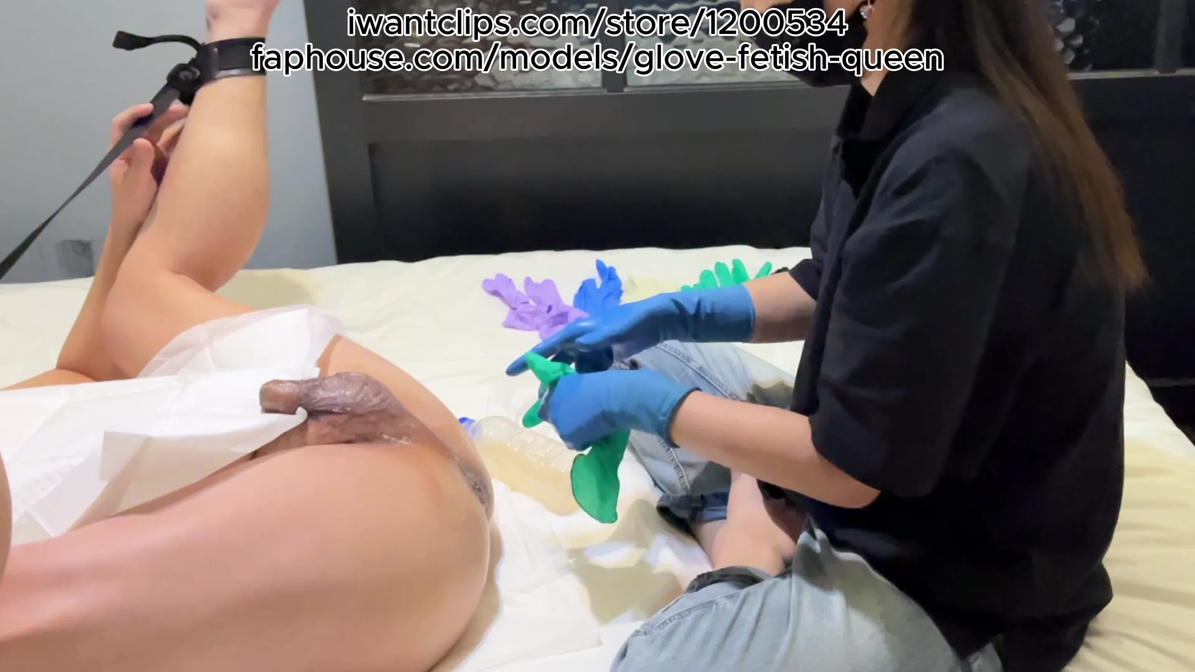 ANAL FISTING AND INSERT LATEX GLOVES INTO  ASS LOTS OF LATEX GLOVE INSERTION