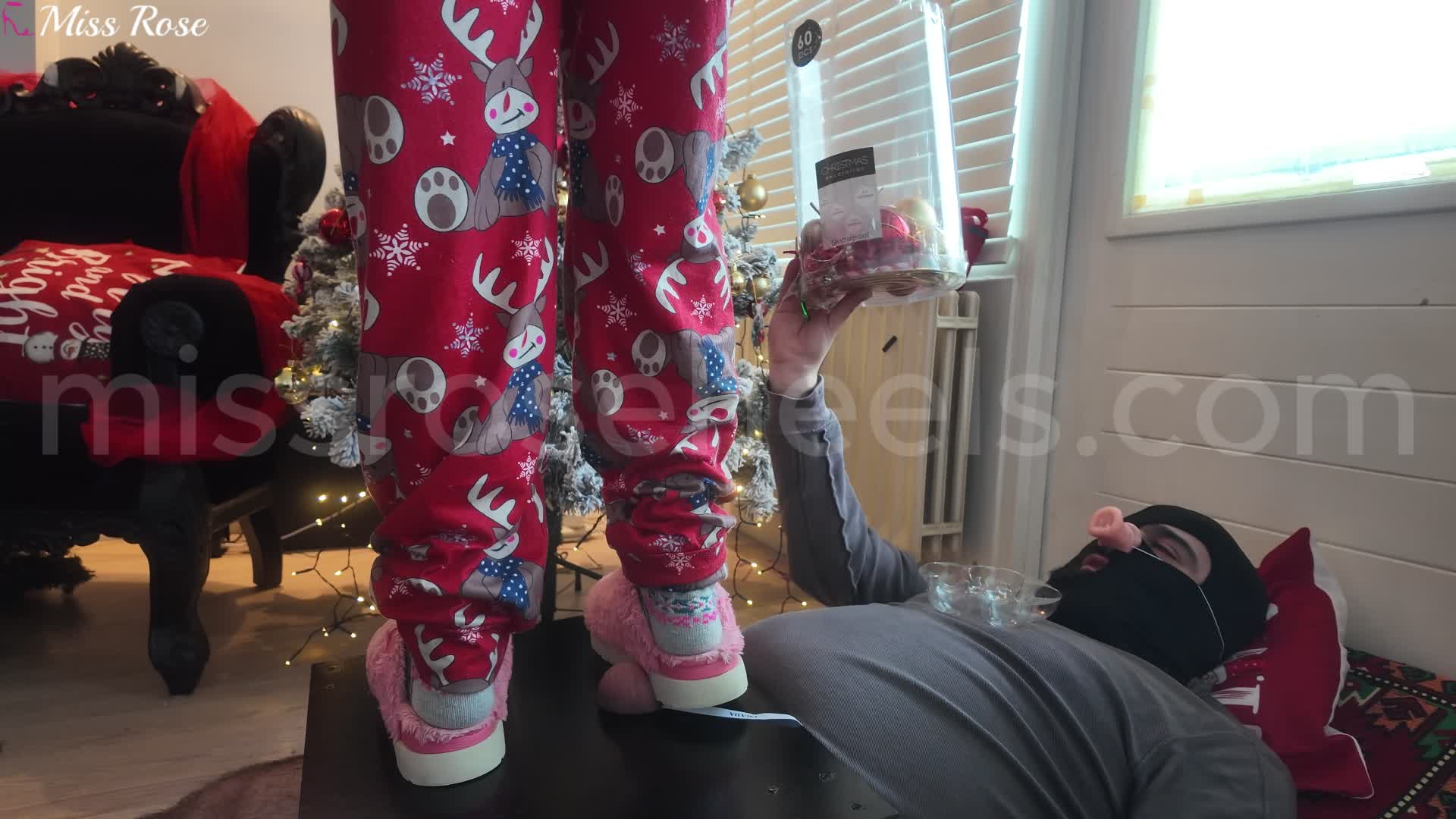 Removing The Xmas Balls While Stepping On Slave Balls