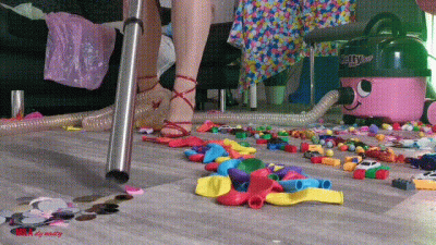 Mila Transparent Hose Experiment (View 01)