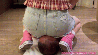 Sporty Pink Converse Sneakers Trample