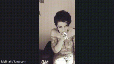 Smokin French Or Erotique Fumer A L Exterieur