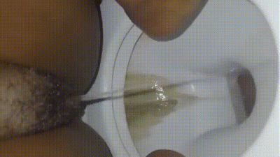 BBW Hairy Ebony Pissing!