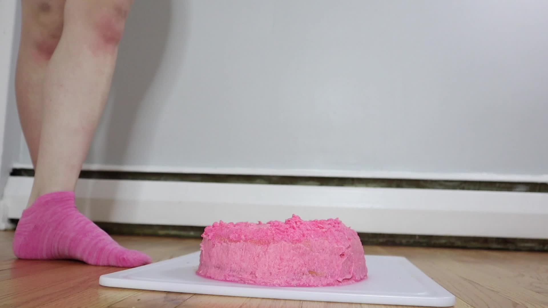 Babe's Got Cake Sit And Stomp Wam Ass & Barefoot Sploshing