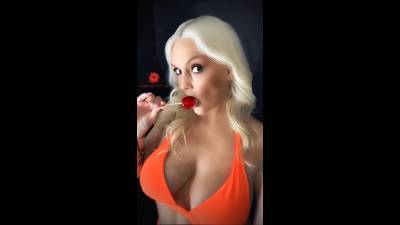 Daisy's Creamy G-Spot!!--MILF Blonde Masturbation