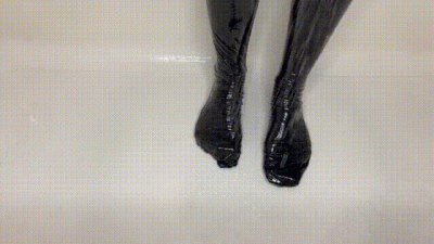 Fun Shiny Feet In The Shower