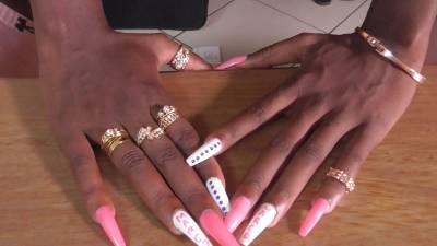 Ebony Pearl Hand- And Fingernail Fetish