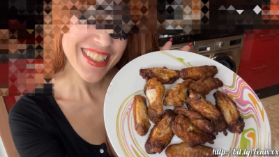 Chicken Wings 2 (Food Fetish-Mouth-Crunch-Chewing-Dirty Teeth)