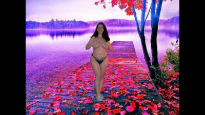 A Very Erotic And Sexy Full Nude, Spread Legs, Pussy Show Close Up Also