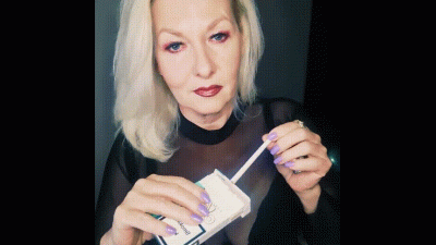 Stepmummy Smokes Classic Elegant 2 Menthol Slim Cigarettes Chain With Many Omi's And Creamy Smoke