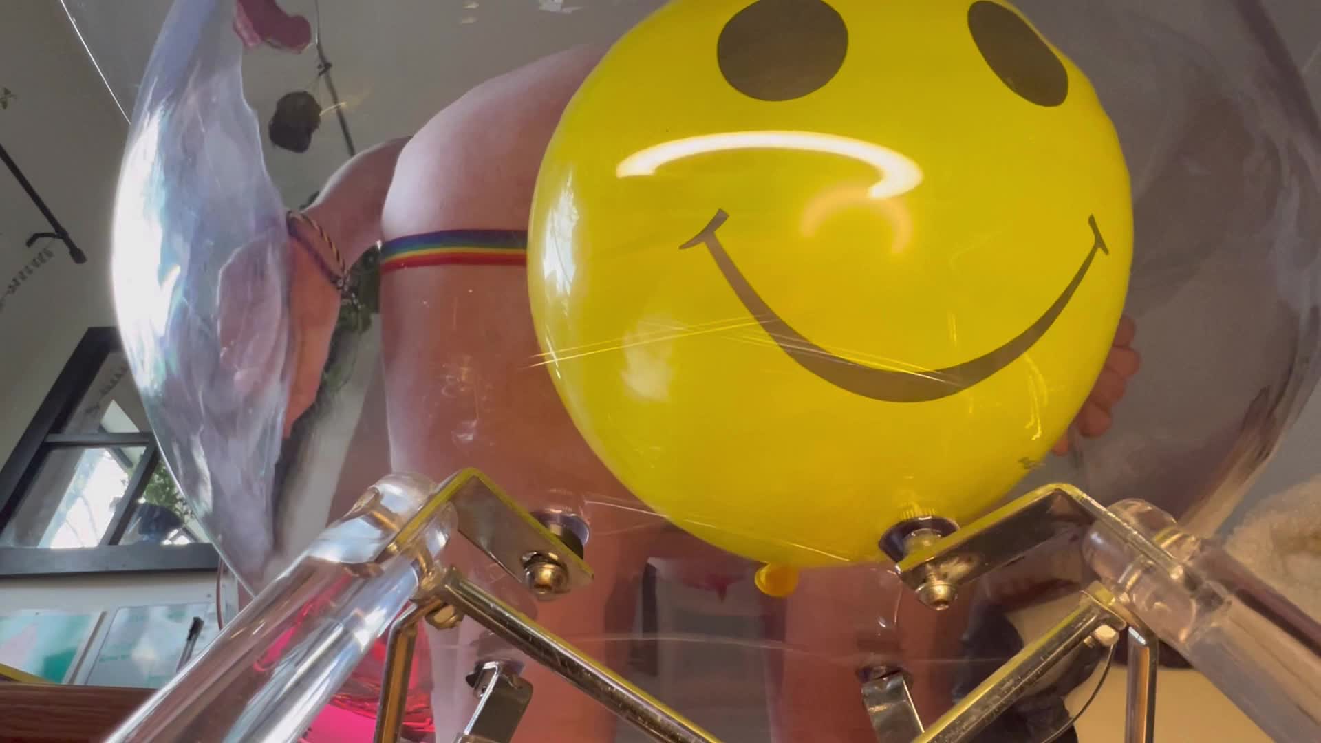 Mr Happy Face Balloon Sitting