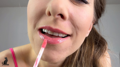 Lip Gloss Application- Glossy Lips Sfw