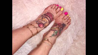 Sexy Feet Play And Kitty Purr