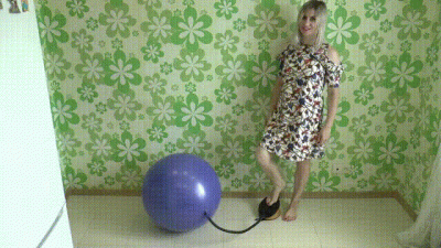 The Little Girl Began To Play A Little And Mega Balloon Exploded In Her Hands With A Very Strong Sound, Throwing Her Into A Small Shock