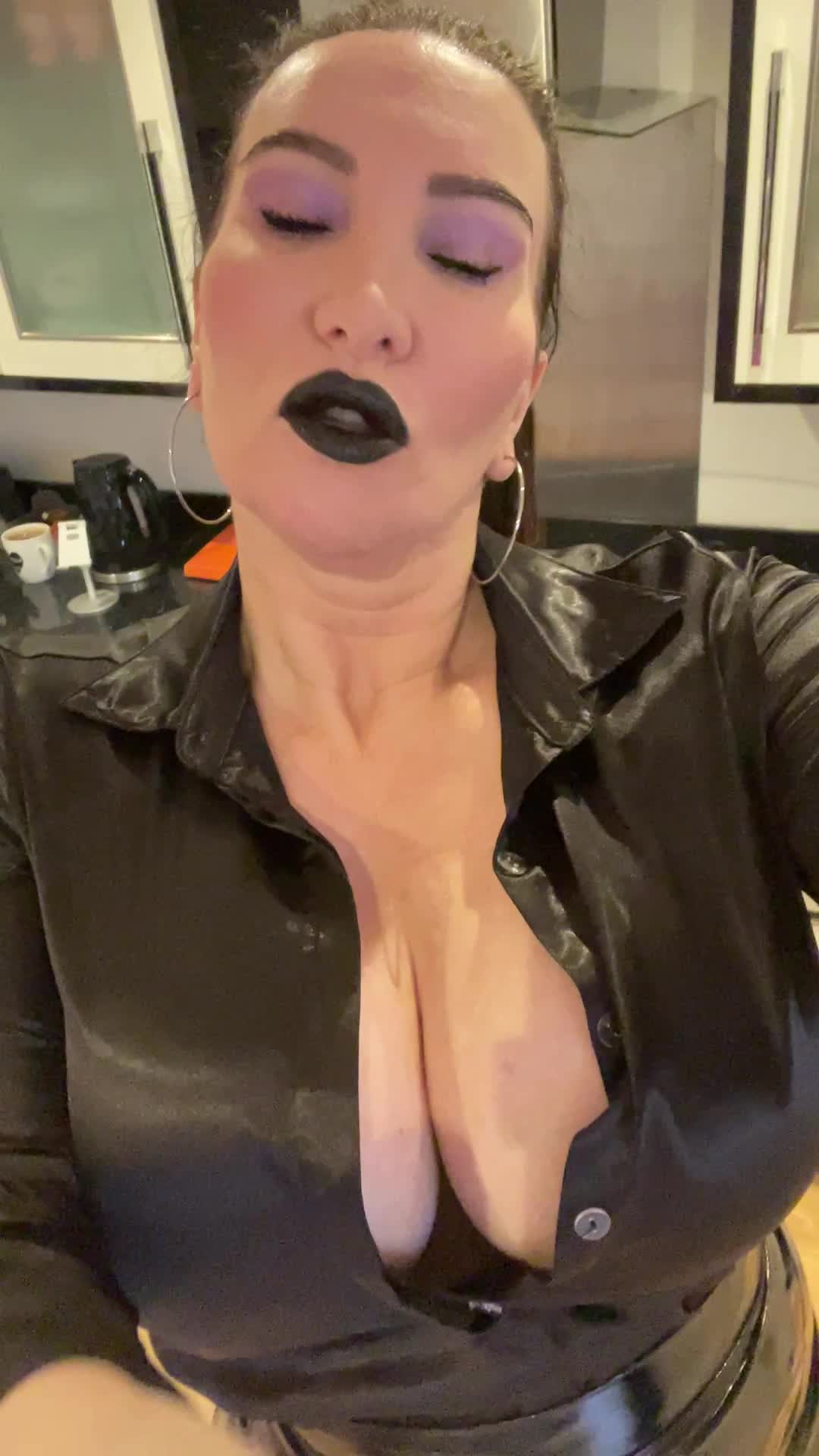 Mistress Sophie Should I Make You Cum Quickly Or Endurance?
