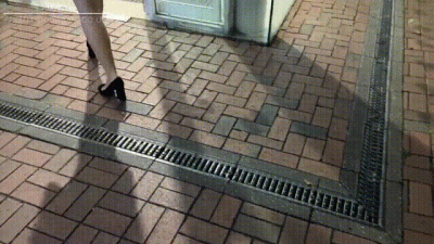 Public Candid Shoeplay In Heels And Tights