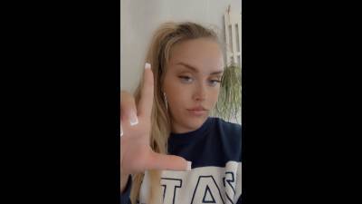 Miss Lauren Goes For A Wee And You're Left To Listen