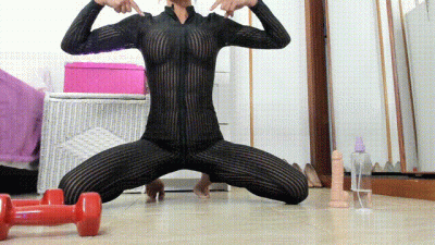 Hot Catsuit Flexing