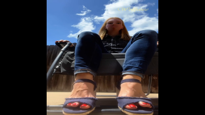 Anime-Head Wedges In Red