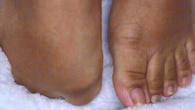 Toe Focus W/ White Blanket