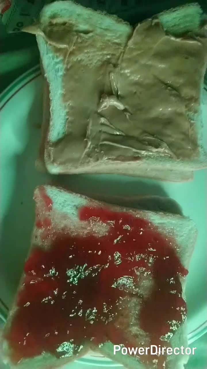Pb&J Messy Wank With Scottish Bella