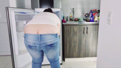 Buttcrack In Tight Jeans