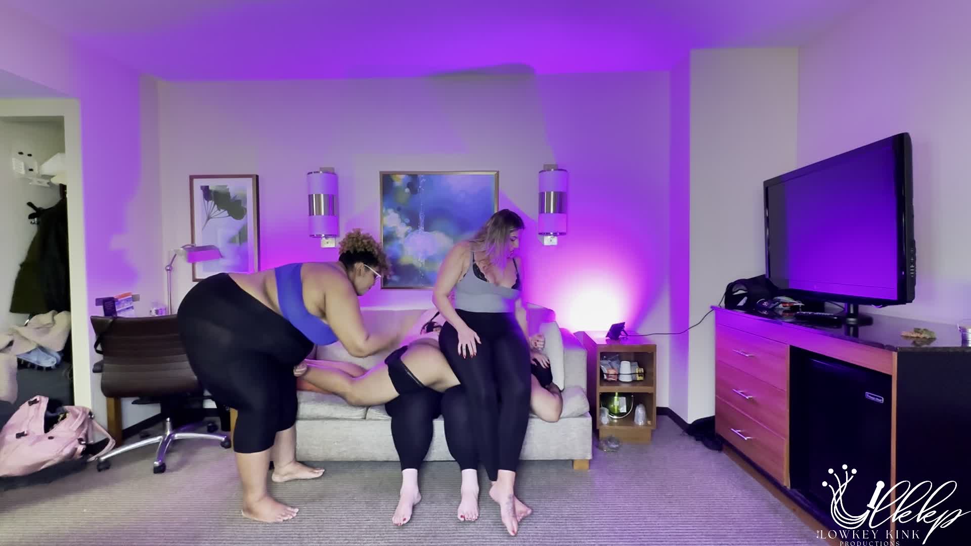 Hoodman's Amazon Birthday: Squashing, Butt Drops, Spanking, Chest/Facesitting With Amanda, Jaded And Gia