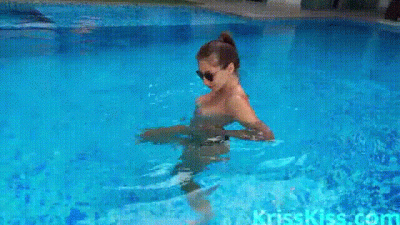 Girl Deep Sucking Stranger Big Cock In The Pool Closeup