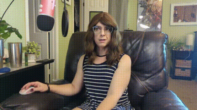 Linzy19 Inserts Butt Plug Like A Good Girl