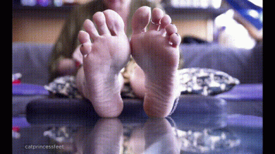 Wrinkled Soles And Morning Coffee, MILF Ignore Show