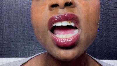 Ebony Full Lips Chewing And Smacking Gum
