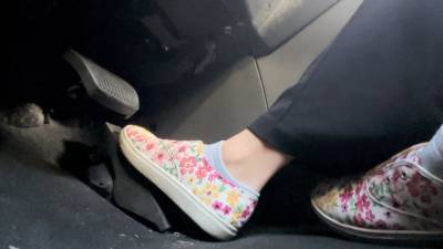 Pedal Pumping In My Floral Shoes Kia 8555