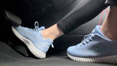 Pedal Pumping In Blue Tennis Shoes Kia 8446