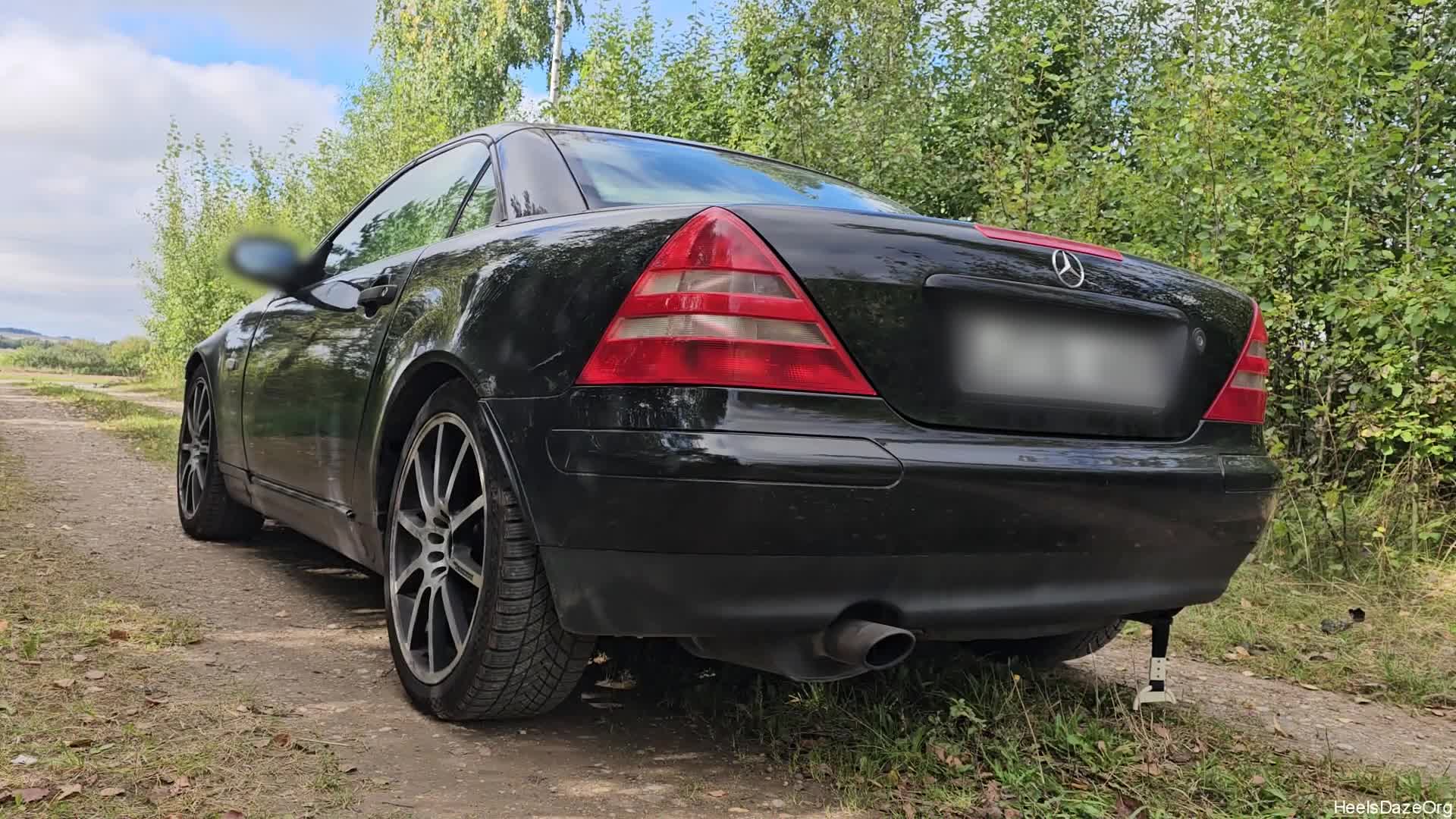 Bouncing Mercedes Benz Slk
