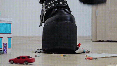 Miss Heels: A Giantess In A Tinies World