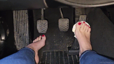 Hard Rev In Bmw E46 With Cheese On Pedal