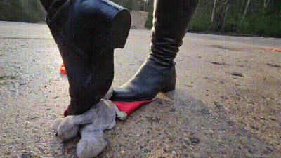 Tomatoes And Plushie Crush In Flat Leather Boots