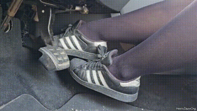 Revving Vw T-Roc In Sneakers