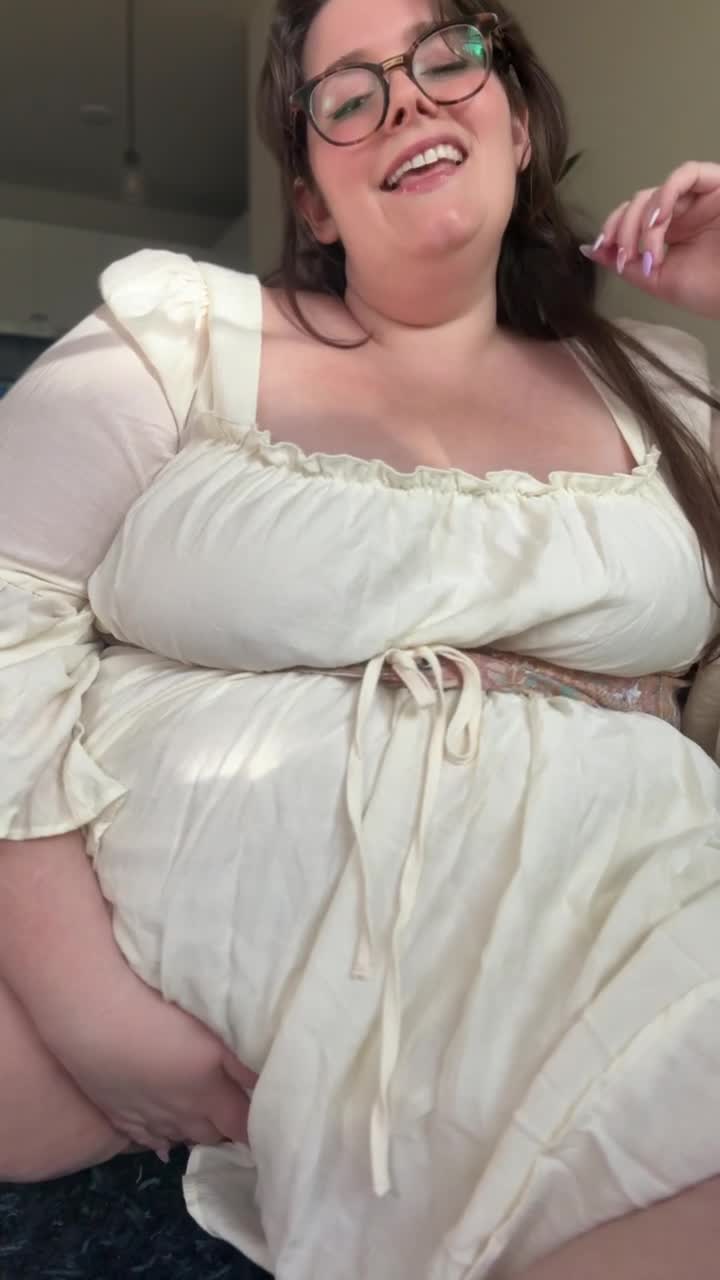 Lunaxthicky's body artfully revealed