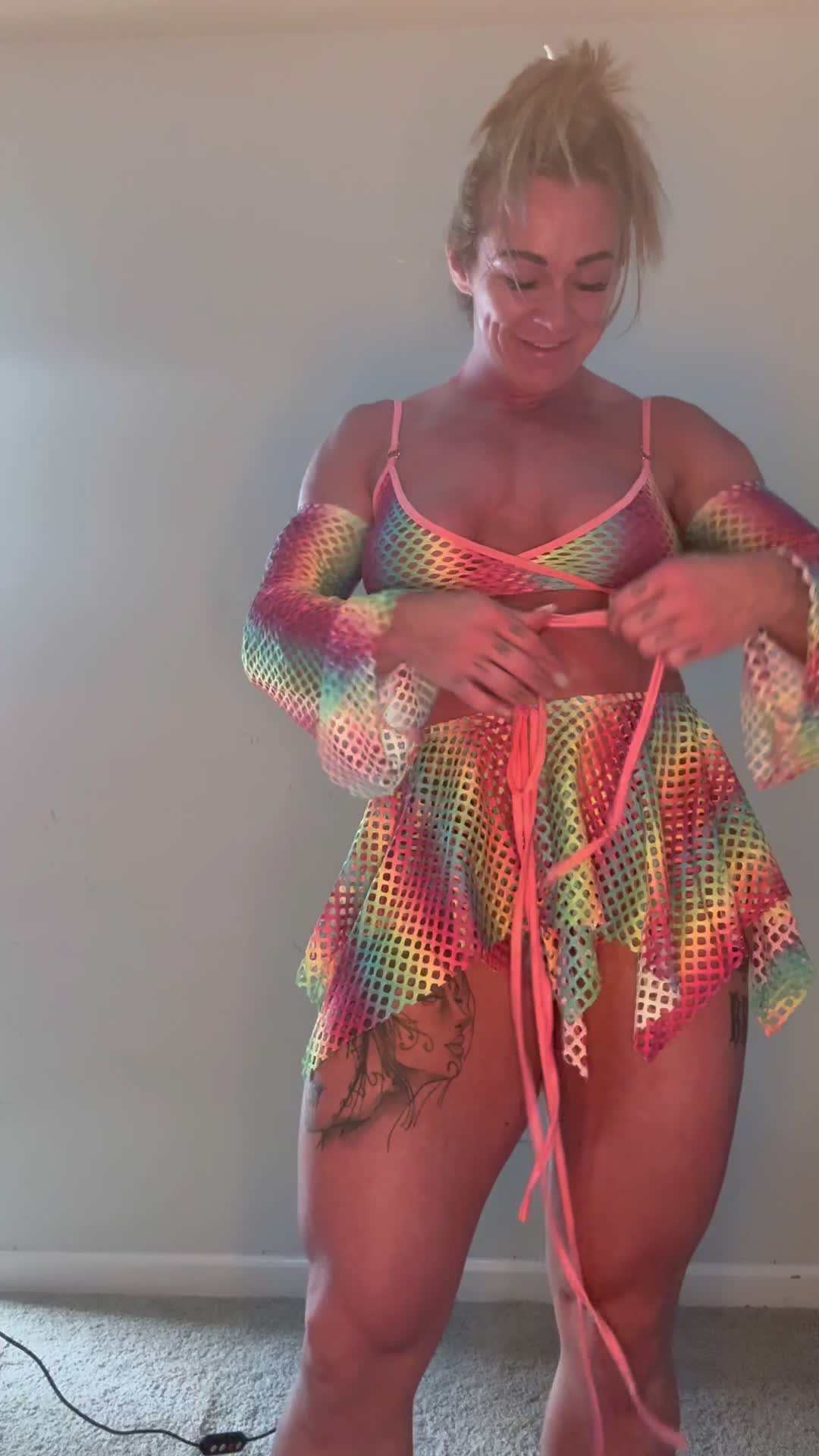 Tantalizing Try On With Simone Steels