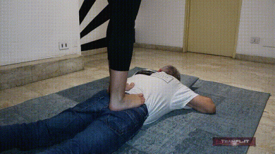A1011 Lady Black Rose In Massage Trample