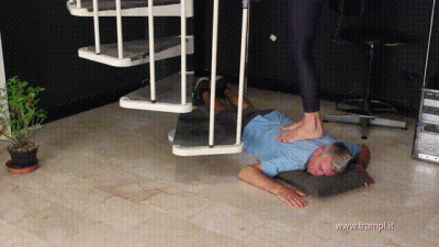 A886 Lady Vaiolet In Dance Trampling