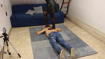 A937 Lady Noir In Trample Massage