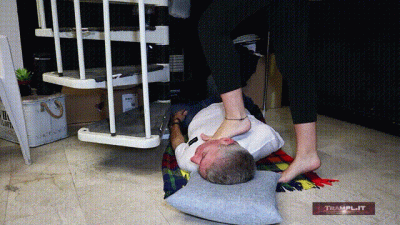 A1010 Lady Black Rose In Throat Trampling