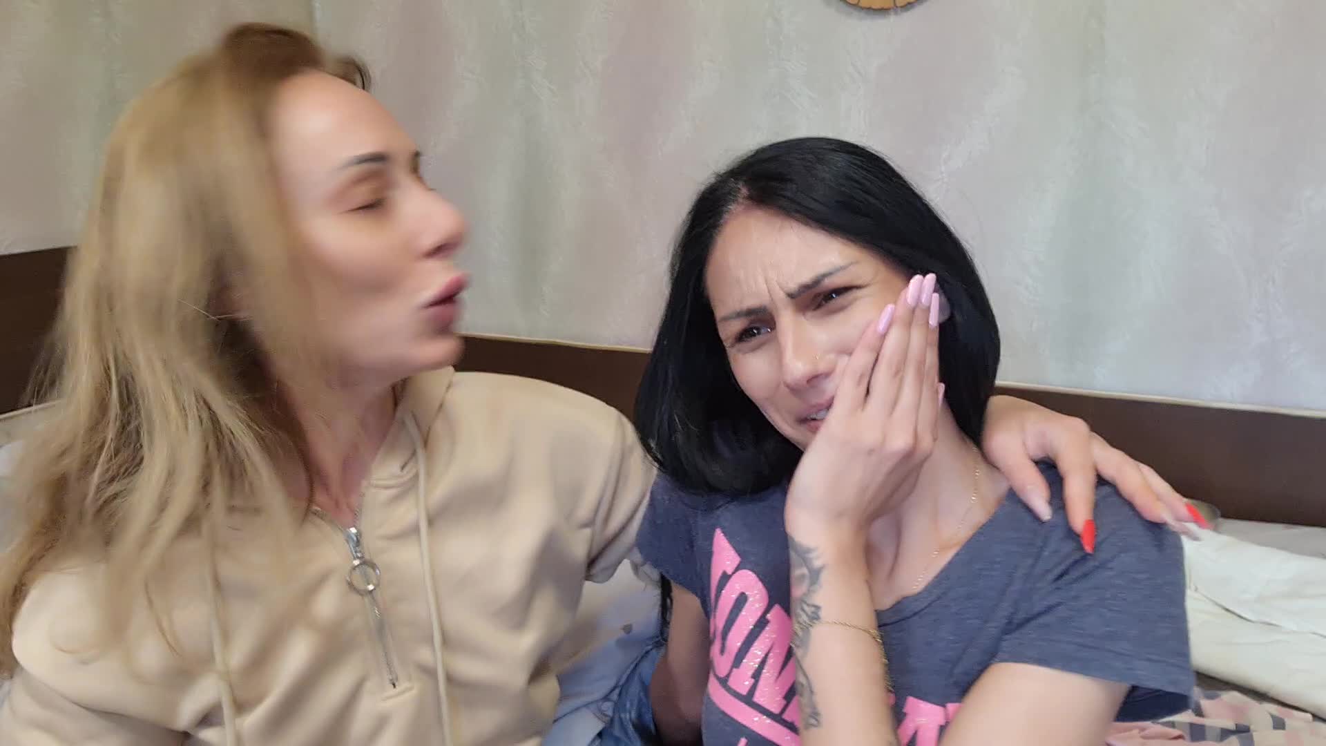 Female Domination, Isabella Slap Elly Face