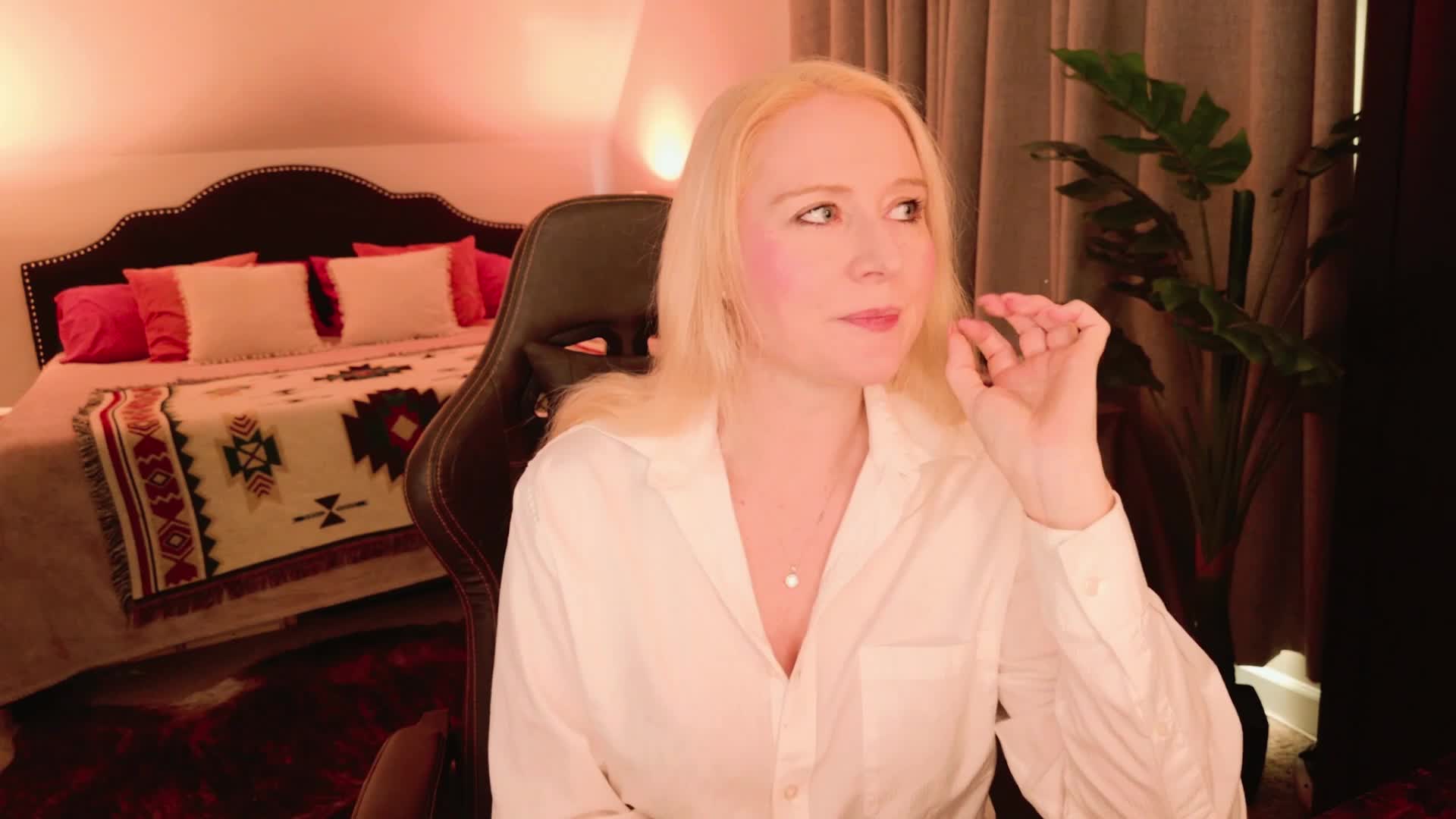 HR Manager Eats Shrunken Coworker After Complaints