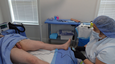 Patient Worships Doctor's Ass While Being Milked