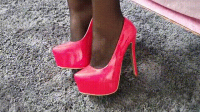 Comshot On Her Sexy Red High Heels