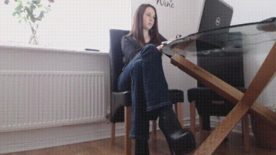 24/7 Human Footstool