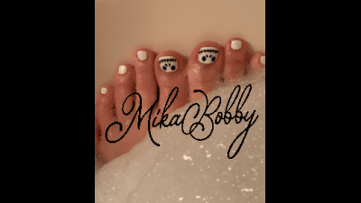 Playtime! Wet Bathtub Peek-A-Boo Skeleton Toes (Soaking)